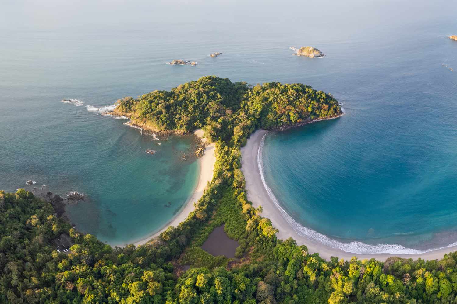 Read more about the article Unveiling the Splendors of Costa Rica: Hidden Sunrise and Sunset Retreats