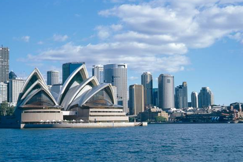 Read more about the article Australia’s Iconic Skylines: A Golden Hour Metamorphosis