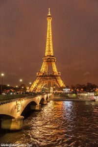 Read more about the article Paris: The Romantic Glow of the City of Light